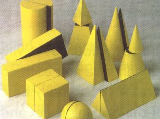 esempio di solidi in 3D con colori contrastanti e indicazioni tattili per altezza, area, raggio