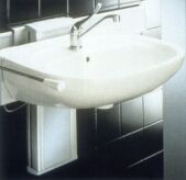 esempio di lavabo regolabile in altezza