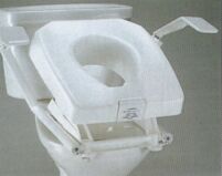 esempio di rialzo rimovibile per wc con leve per favorire il sollevamento